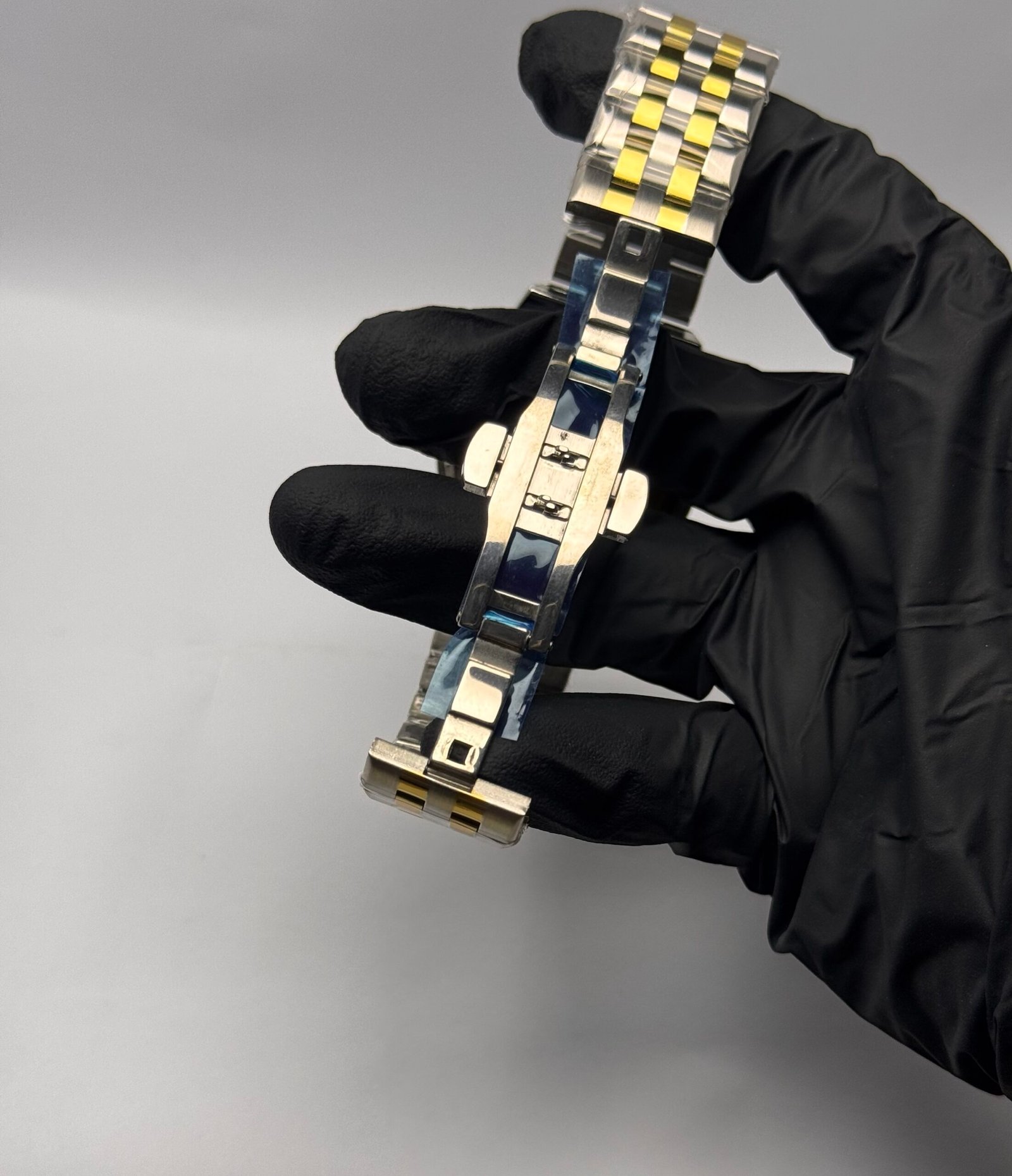 Seiko Presage Two-Tone Luxury Watch - Image 3