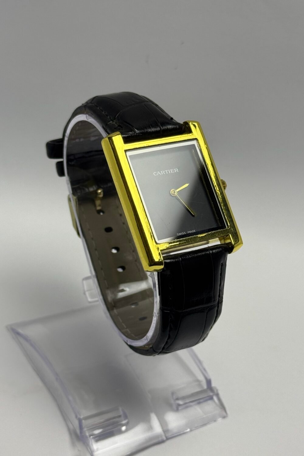 GROMEX Regal Gold Minimalist Rectangular Timepiece
